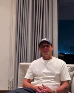 Sancionan a Chicharito Hernández por comentarios misóginos