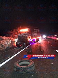 MILAGRO EN LA SALIDA A GUADALAJARA; SOBREVIVE TRAS TERMINAR DEBAJO DE UN TRÁILER