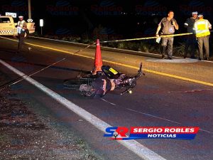 DOS JÓVENES SOBREVIVEN DE MILAGRO TRAS QUEDAR DESTROZADA SU CAMIONETA EN EL LIBRAMIENTO DE TEPIC.