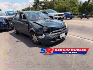LA FALTA DE PRECAUCIÓN PROVOCA CARAMBOLA EN EL BULEVAR TEPIC-XALISCO.