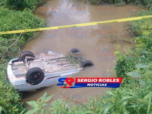 PIERDE LA VIDA UN HOMBRE AL CAER SU VEHÍCULO A CANAL DE AGUAS EN SANTIAGO IXCUINTLA.