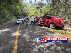 ¡REBASÓ EN CURVAS Y PROVOCÓ UN CHOQUE EN LA TEPIC-MIRAMAR! DOS LESIONADOS Y UN CONDUCTOR SE DA A LA FUGA.