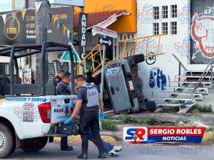 PERSECUCIÓN A BALAZOS TERMINA CON VOLCADURA Y UNA CAMIONETA ABANDONADA EN TEPIC.