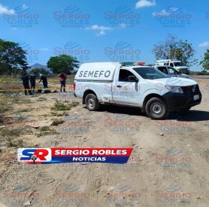 LOCALIZAN TRES CUERPOS VIOLENTADOS Y SIN VIDA A UN COSTADO DE LA AUTOPISTA TEPIC-MAZATLÁN EN ACAPONETA.