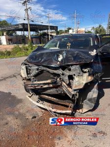 MUJER LESIONADA TRAS NO RESPETAR EL SEMÁFORO EN LA PEÑITA DE JALTEMBA.