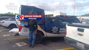 DETIENEN A HOMBRE TRAS INTENTAR ROBAR PERFUMES Y LESIONAR A UNA PERSONA CON MACHETE EN TEPIC.
