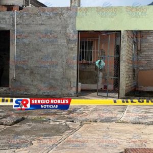 TRAS 15 DÍAS SIN SABER DE SU PADRE, LO ENCUENTRA SIN VIDA EN EL BAÑO DE SU CASA EN TEPIC.