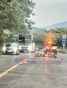 MOTOCICLISTA SE LESIONÓ AL DERRAPAR EN LA ENTRADA AL POBLADO LA CANTERA.