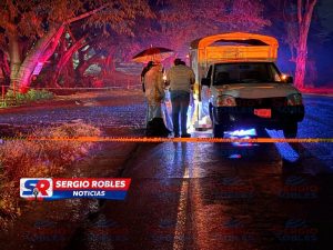 MUJER FALLECE ATROPELLADA POR CAMIONETA DE ALPERA EN LA CARRETERA TEPIC–AGUAMILPA; OTRA RESULTÓ GRAVEMENTE LESIONADA.