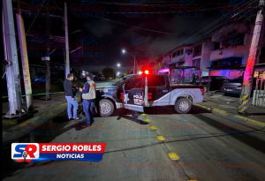 PERSECUCIÓN DISPAROS Y MÚLTIPLES CASQUILLOS EN TEPIC DEJAN UN HOMBRE Y UNA MUJER HERIDOS.
