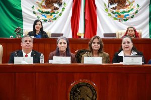 Rinden cuentas funcionarios ante el Congreso